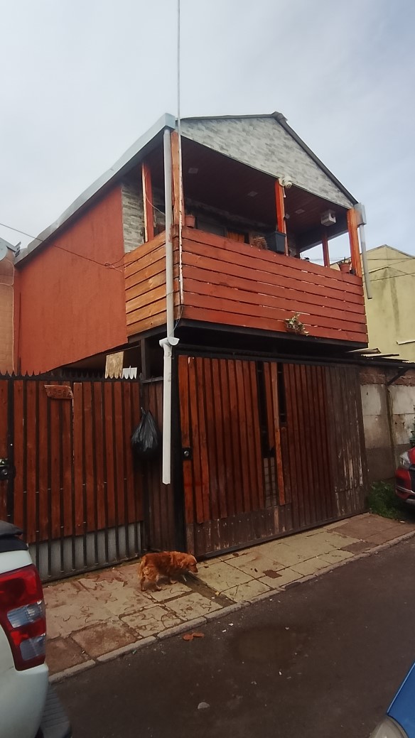 CASA AMPLIA DE DOS PISOS